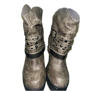 Daisy Fuentes Victoria Short Boots